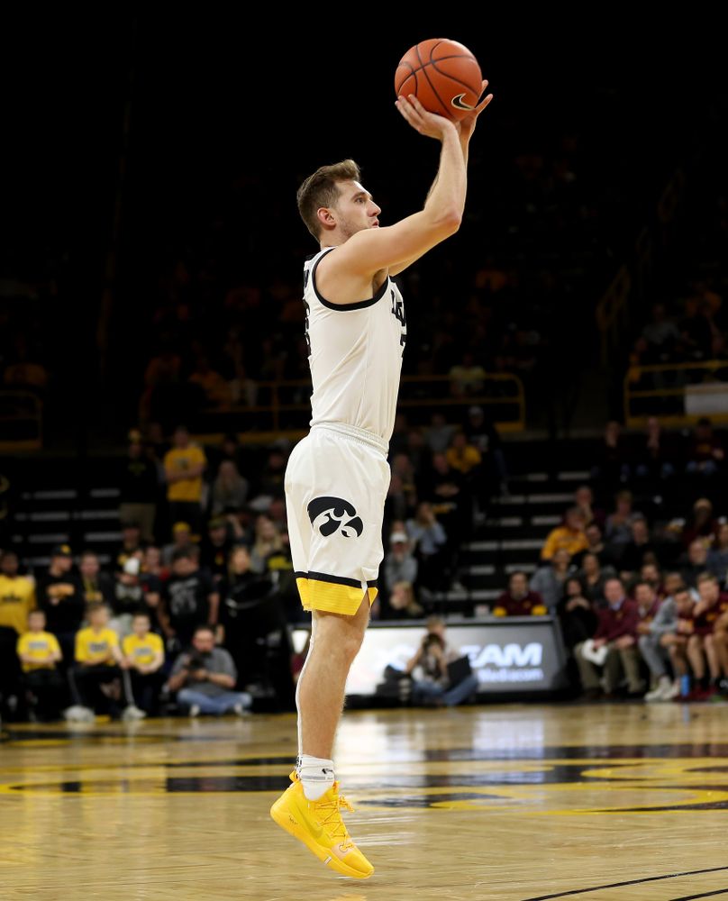 Iowa Hawkeyes guard Jordan Bohannon (3) against the Minnesota Golden Gophers Monday, December 9, 2019 at Carver-Hawkeye Arena. (Brian Ray/hawkeyesports.com)