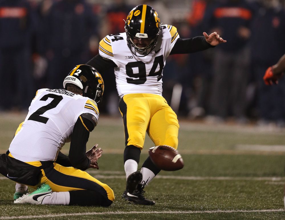 Iowa Hawkeyes place kicker Caleb Shudak (94) against the Illinois Fighting Illini Saturday, November 17, 2018 at Memorial Stadium in Champaign, Ill. (Brian Ray/hawkeyesports.com)