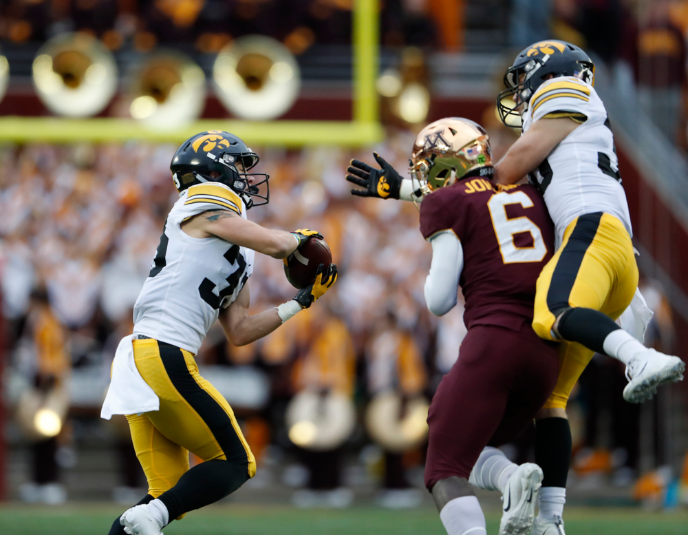 Iowa Hawkeyes defensive back Riley Moss (33) against the Minnesota Golden Gophers Saturday, October 6, 2018 at TCF Bank Stadium. (Brian Ray/hawkeyesports.com)