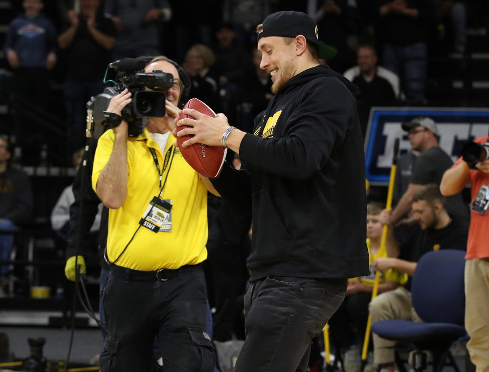Former Hawkeye Football player and San Francisco 49ers Pro Bowl tight end George Kittle against the Ohio State Buckeyes Saturday, January 12, 2019 at Carver-Hawkeye Arena. (Brian Ray/hawkeyesports.com)