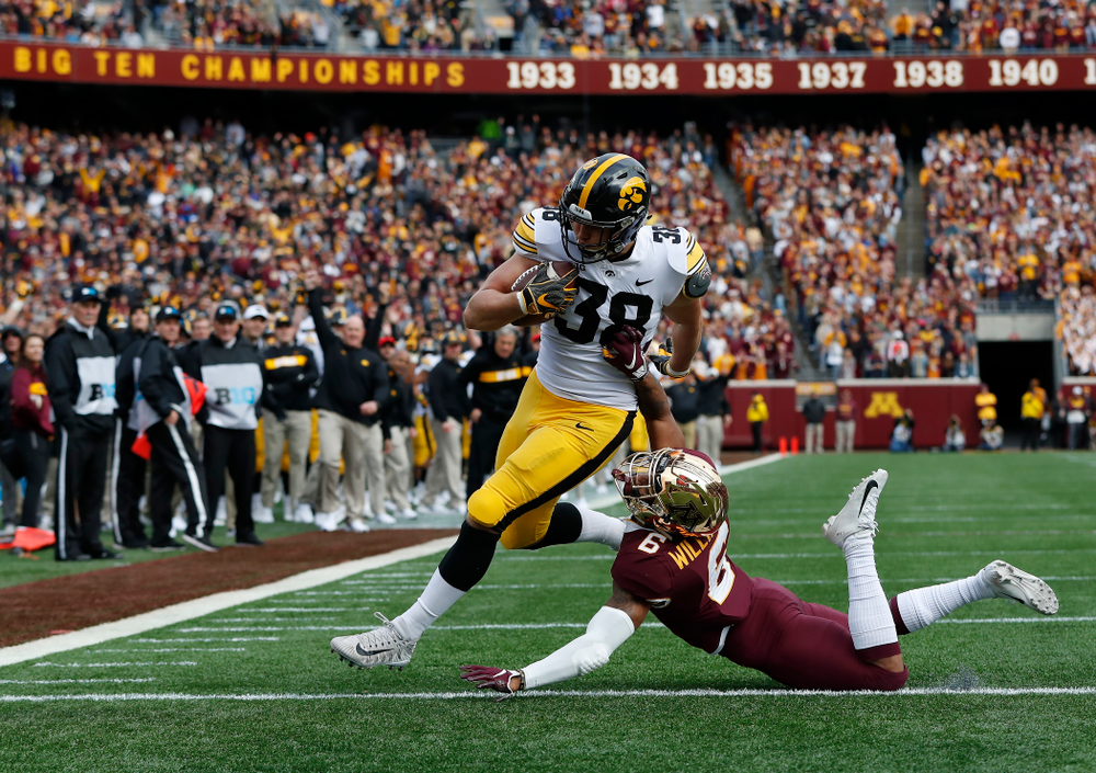 Iowa Hawkeyes tight end T.J. Hockenson (38) against the Minnesota Golden Gophers Saturday, October 6, 2018 at TCF Bank Stadium. (Brian Ray/hawkeyesports.com)