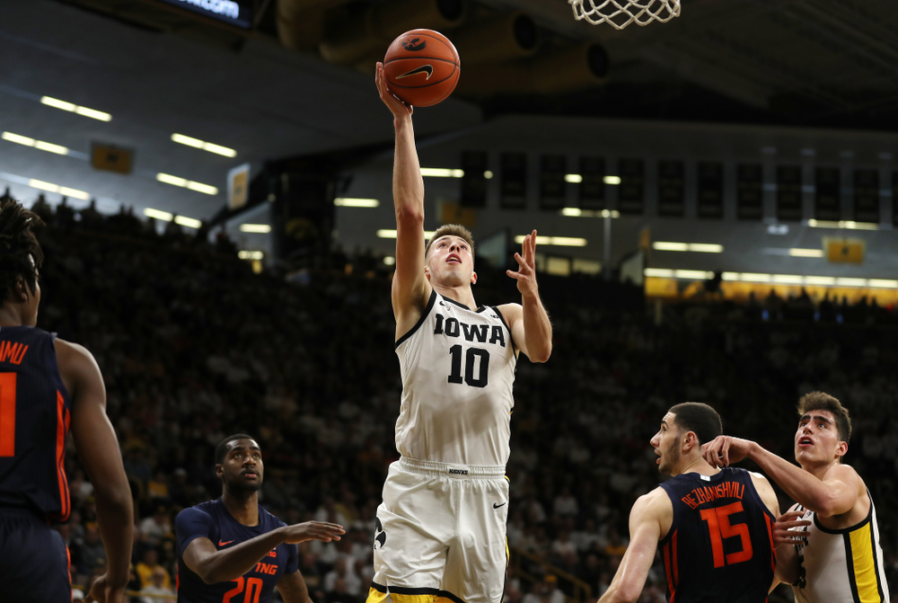 Iowa Hawkeyes guard Joe Wieskamp (10) goes to the hoop against the Illinois Fighting Illini Sunday, February 2, 2020 at Carver-Hawkeye Arena. (Brian Ray/hawkeyesports.com)