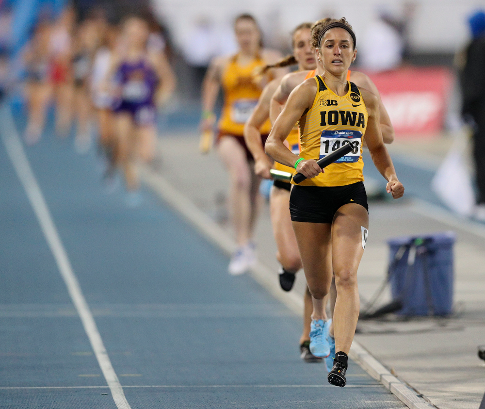 Iowa's Tia Saunders runs the women's 3200 meter relay event during the second day of the Drake Relays at Drake Stadium in Des Moines on Friday, Apr. 26, 2019. (Stephen Mally/hawkeyesports.com)