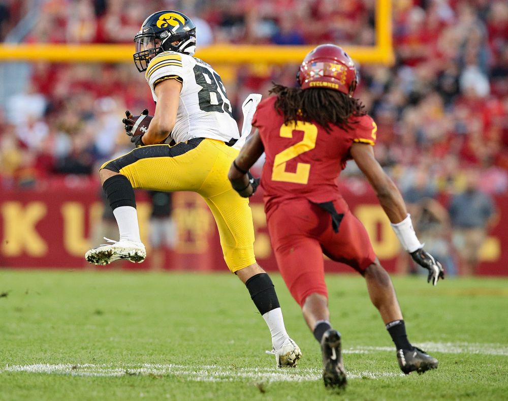 Iowa Hawkeyes wide receiver Nico Ragaini (89) pulls in a pass during the second quarter of their Iowa Corn Cy-Hawk Series game at Jack Trice Stadium in Ames on Saturday, Sep 14, 2019. (Stephen Mally/hawkeyesports.com)