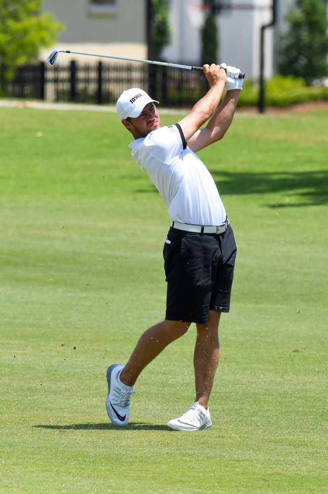 Senior Carson Schaake competes in the first round of the NCAA Men's Golf Regional. (Photo:SE Sports Media/Sideline Sports).