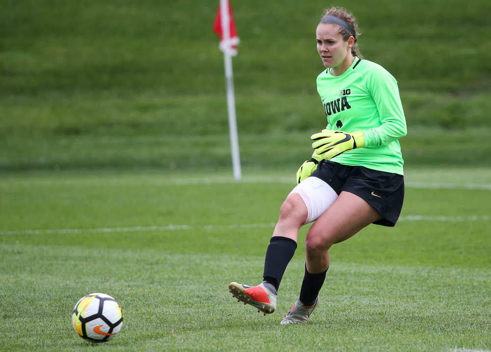 Iowa Hawkeyes goalkeeper Claire Graves (1) passes the ball during a game against Michigan at the Iowa Soccer Complex on October 14, 2018. (Tork Mason/hawkeyesports.com)