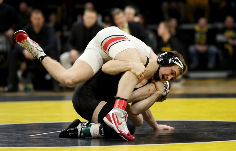 Iowa’s Spencer Lee wrestles Ohio State’s Hunter Lucas at 125 pounds Friday, January 24, 2020 at Carver-Hawkeye Arena. Lee won the match with a 16-3 tech fall. (Brian Ray/hawkeyesports.com)