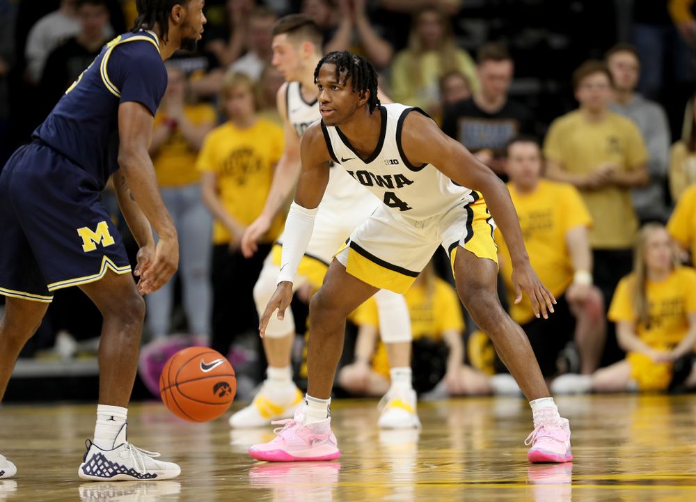 Iowa Hawkeyes guard Bakari Evelyn (4) against the Michigan Wolverines Friday, January 17, 2020 at Carver-Hawkeye Arena. (Brian Ray/hawkeyesports.com)