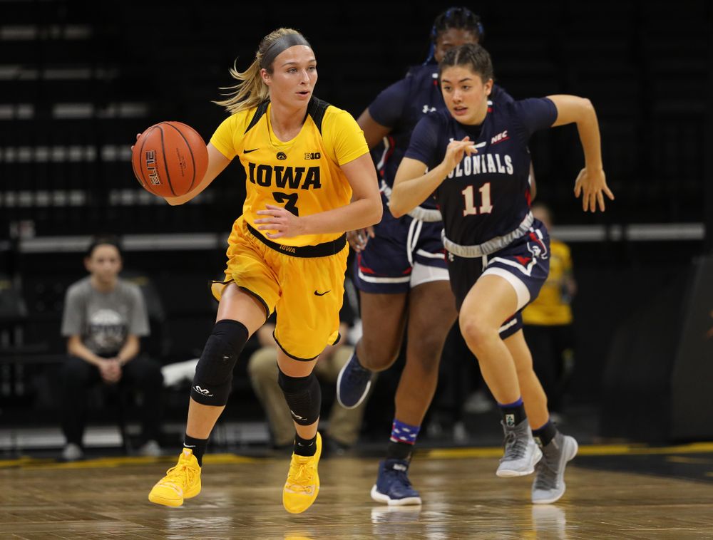 Iowa Hawkeyes guard Makenzie Meyer (3) against the Robert Morris Colonials Sunday, December 2, 2018 at Carver-Hawkeye Arena. (Brian Ray/hawkeyesports.com)