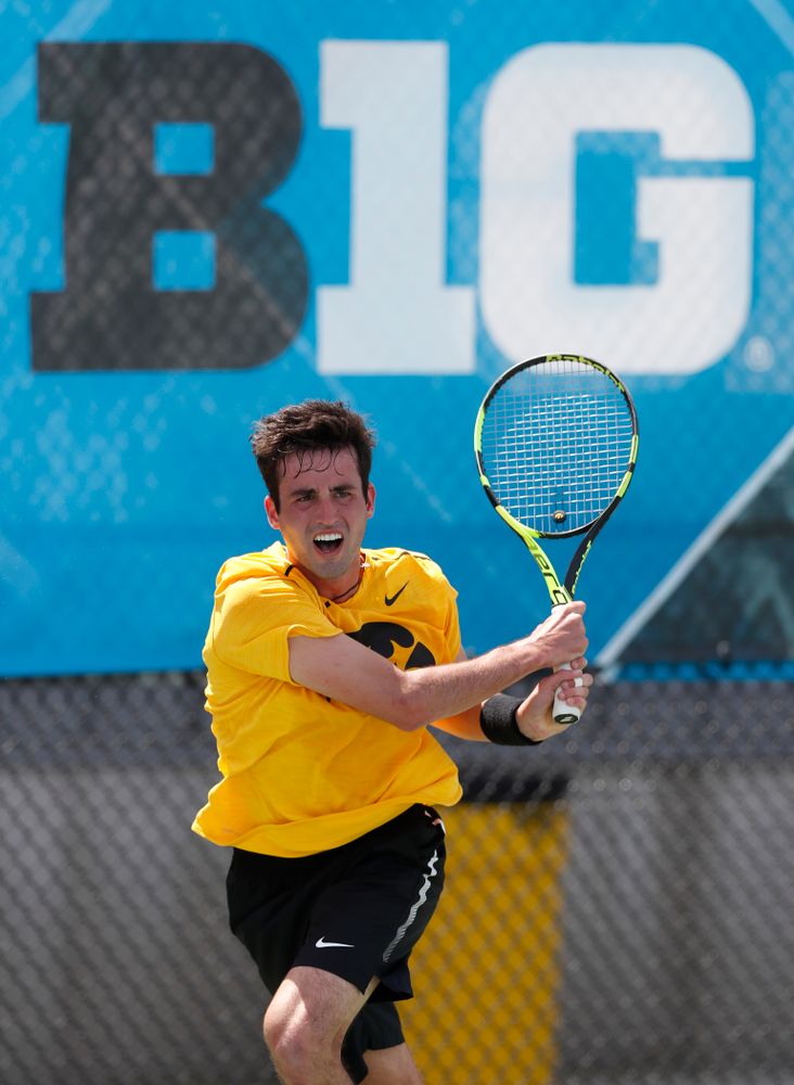 Josh Silverstein against Northwestern in the first round of the 2018 Big Ten Men's Tennis Tournament Thursday, April 26, 2018 at the Hawkeye Tennis and Recreation Complex. (Brian Ray/hawkeyesports.com)