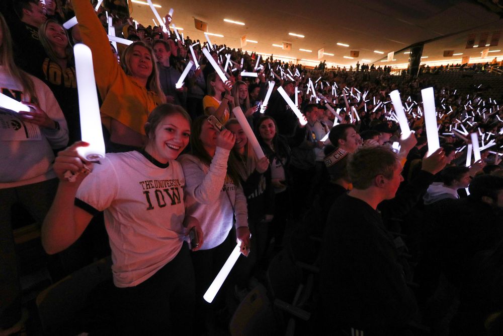 Fans cheer for the Iowa Hawkeyes before their game against the Michigan State Spartans Thursday, January 24, 2019 at Carver-Hawkeye Arena. (Brian Ray/hawkeyesports.com)