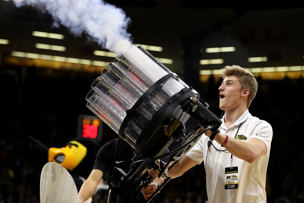 The T-Shirt gun against the Michigan State Spartans Thursday, January 24, 2019 at Carver-Hawkeye Arena. (Brian Ray/hawkeyesports.com)