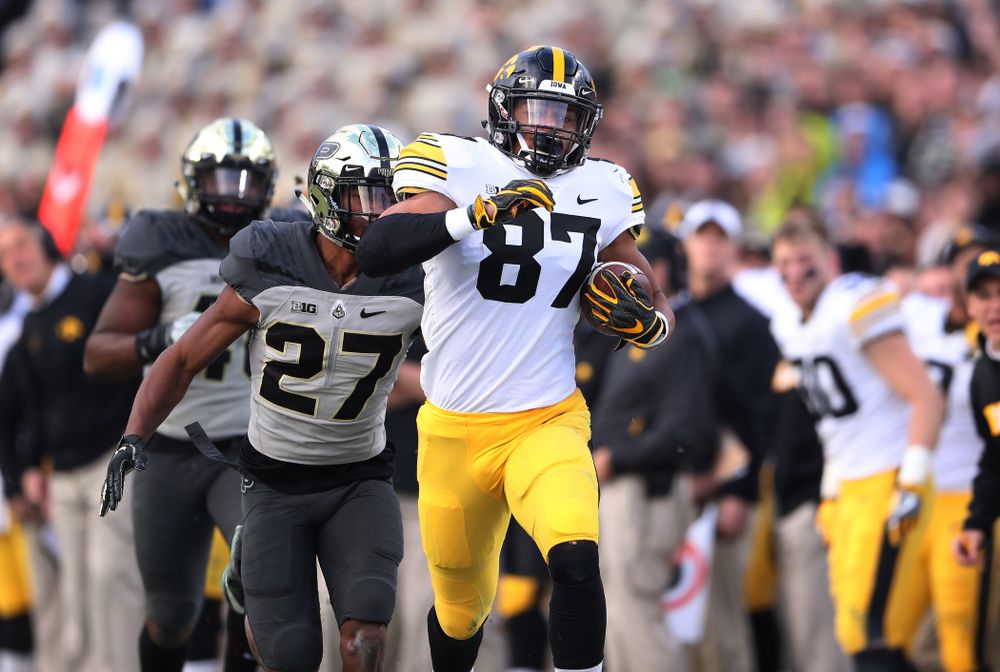 Iowa Hawkeyes tight end Noah Fant (87) against the Purdue Boilermakers Saturday, November 3, 2018 Ross Ade Stadium in West Lafayette, Ind. (Brian Ray/hawkeyesports.com)