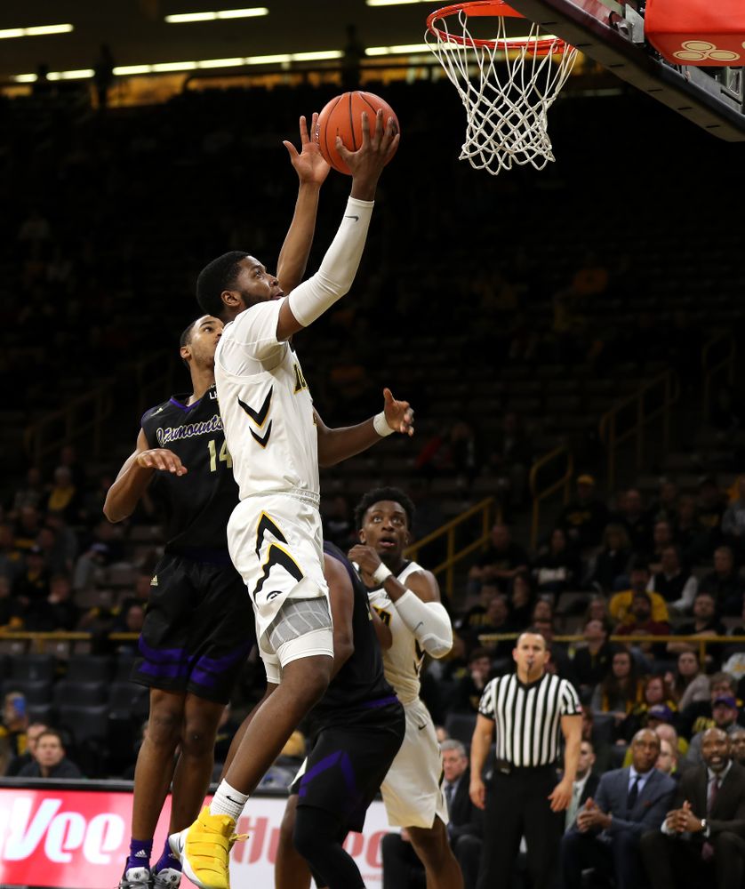 Iowa Hawkeyes guard Isaiah Moss (4) against the Western Carolina Catamounts Tuesday, December 18, 2018 at Carver-Hawkeye Arena. (Brian Ray/hawkeyesports.com)