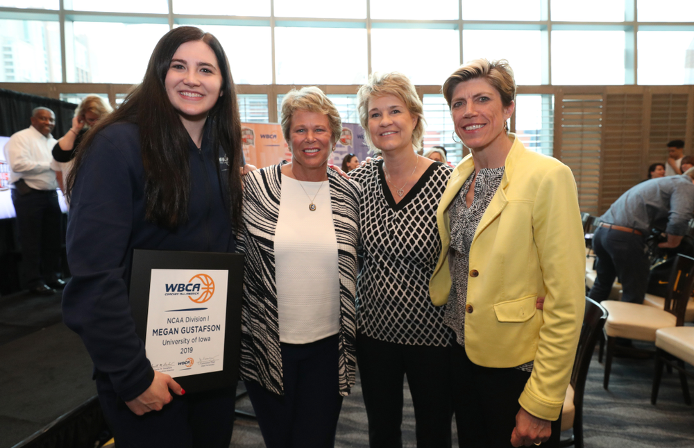 Iowa Hawkeyes forward Megan Gustafson (10), head coach Lisa Bluder, associate head coach Jan Jensen, and Ann Meyers Drysdale Wednesday, April 4, 2018 at Amalie Arena in Tampa, FL. (Brian Ray/hawkeyesports.com)