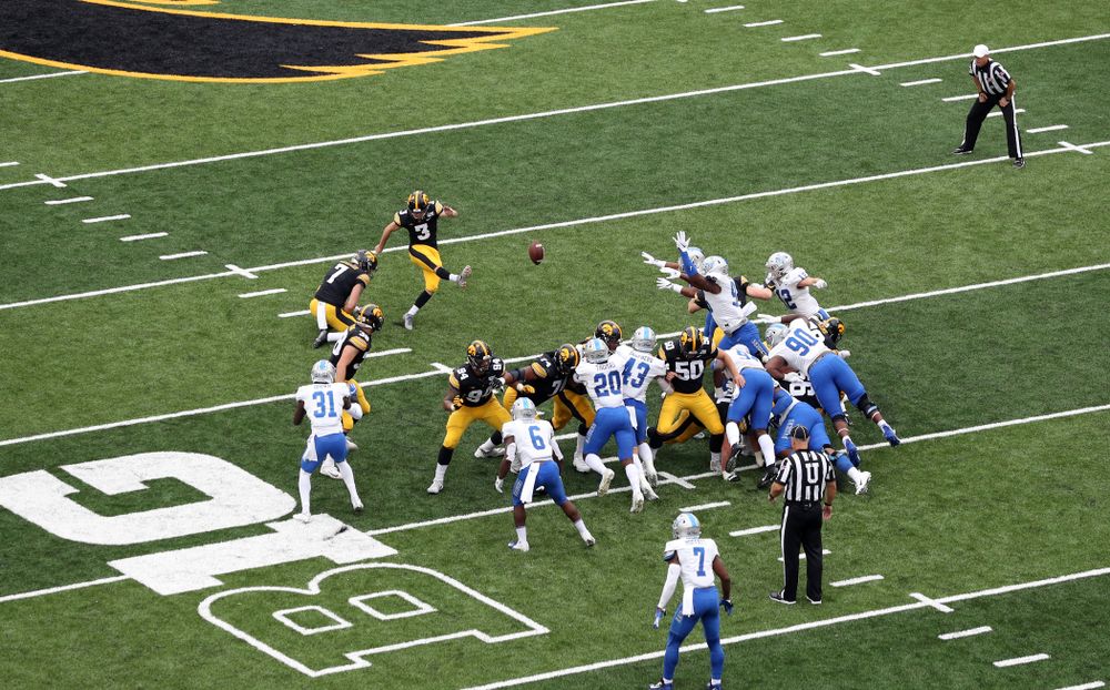 Iowa Hawkeyes place kicker Keith Duncan (3) kicks a field goal against Middle Tennessee State Saturday, September 28, 2019 at Kinnick Stadium. (Brian Ray/hawkeyesports.com)