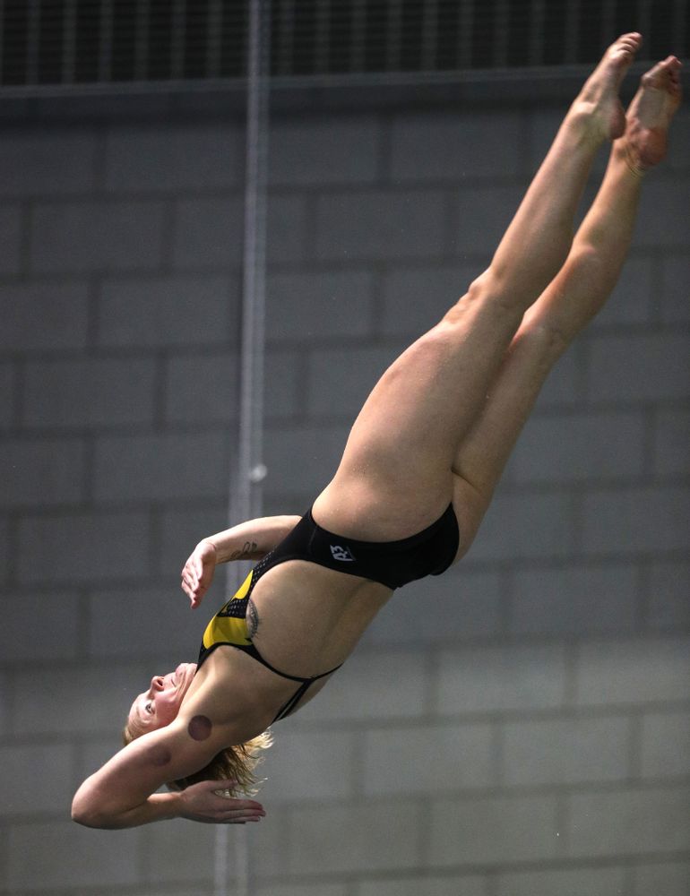 Iowa's Thelma Strandberg competes on the 3-meter springboard against the Iowa State Cyclones in the Iowa Corn Cy-Hawk Series Friday, December 7, 2018 at at the Campus Recreation and Wellness Center. (Brian Ray/hawkeyesports.com)