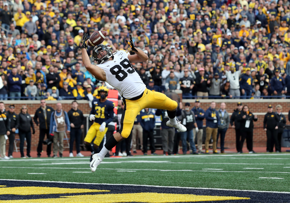 Iowa Hawkeyes wide receiver Nico Ragaini (89) against the Michigan Wolverines Saturday, October 5, 2019 at Michigan Stadium in Ann Arbor, MI. (Brian Ray/hawkeyesports.com)