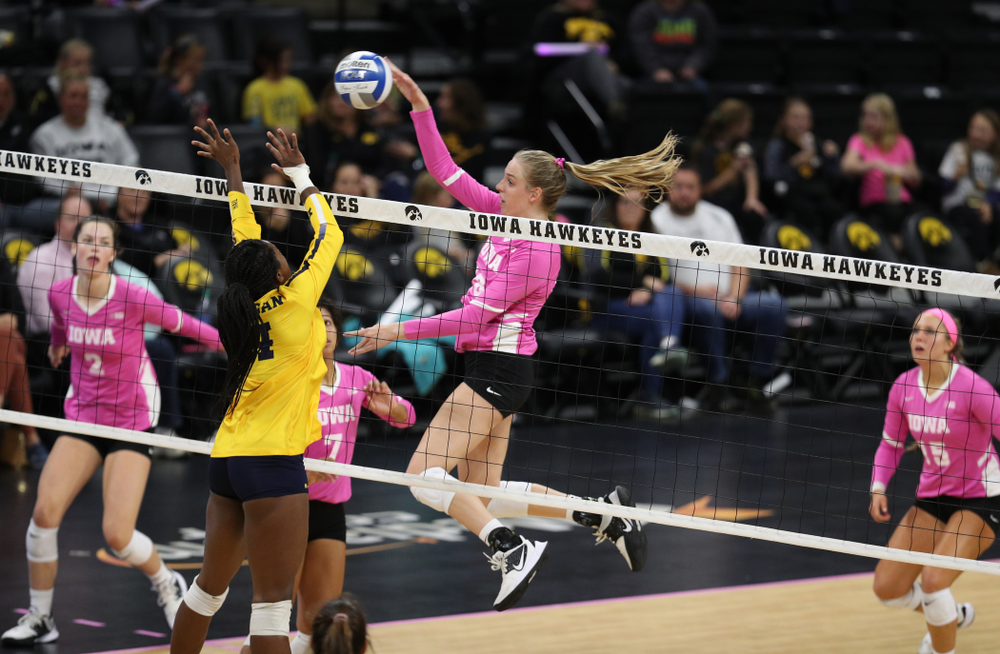 Iowa Hawkeyes middle blocker Hannah Clayton (18) against the Michigan Wolverines Friday, October 11, 2019 at Carver-Hawkeye Arena.(Brian Ray/hawkeyesports.com)