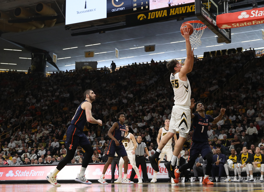 Iowa Hawkeyes forward Luka Garza (55) against the Illinois Fighting Illini Sunday, January 20, 2019 at Carver-Hawkeye Arena. (Brian Ray/hawkeyesports.com)