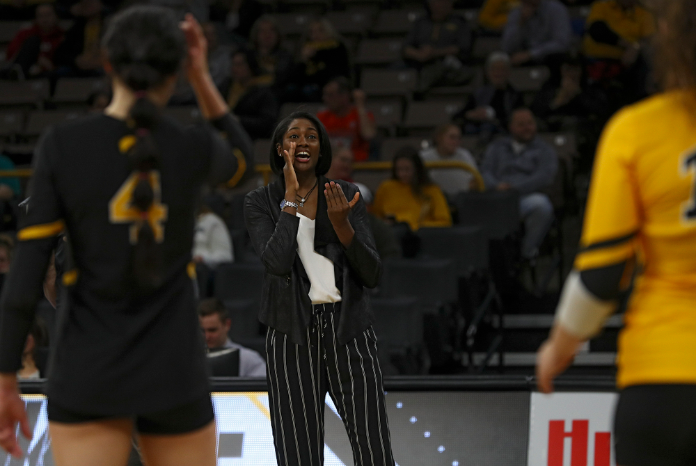 Iowa head coach Vicki Brown shouts to her team during the third set of their match against Illinois at Carver-Hawkeye Arena in Iowa City on Wednesday, Nov 6, 2019. (Stephen Mally/hawkeyesports.com)