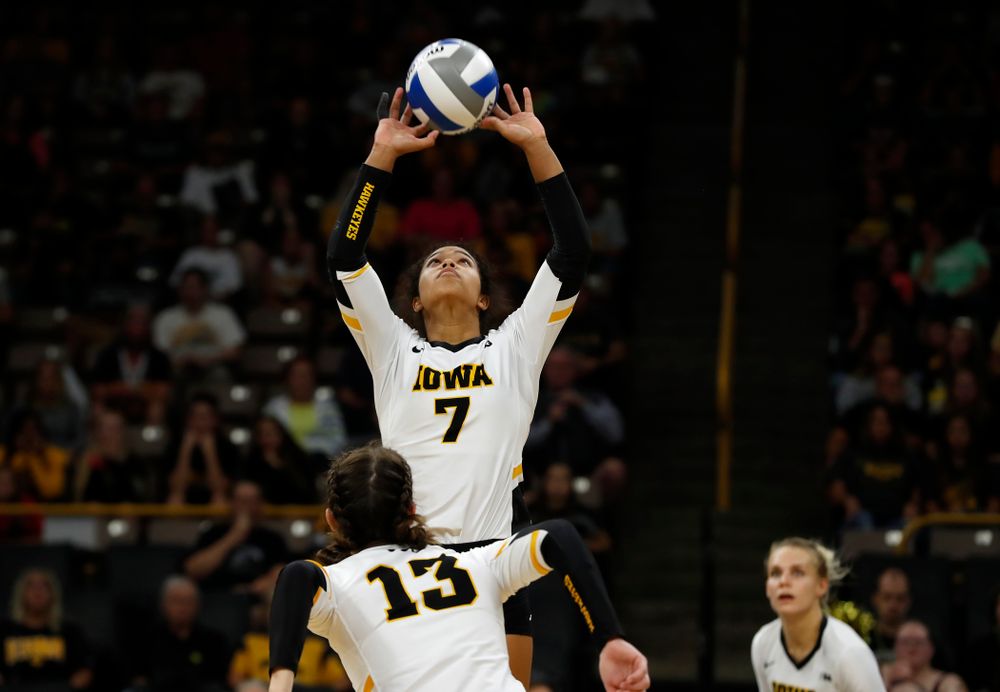 Iowa Hawkeyes setter Gabrielle Orr (7) against the Michigan Wolverines Sunday, September 23, 2018 at Carver-Hawkeye Arena. (Brian Ray/hawkeyesports.com)