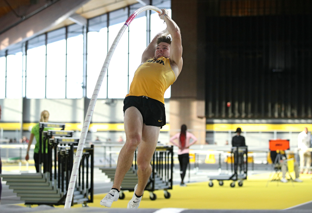Iowa’s Peyton Haack competes in the men’s pole vault event during the Larry Wieczorek Invitational at the Recreation Building in Iowa City on Saturday, January 18, 2020. (Stephen Mally/hawkeyesports.com)