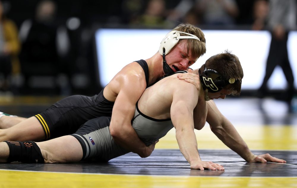 Iowa's Max Murin wrestles Purdue'sNate Limex at 141 pounds Saturday, November 24, 2018 at Carver-Hawkeye Arena. (Brian Ray/hawkeyesports.com)
