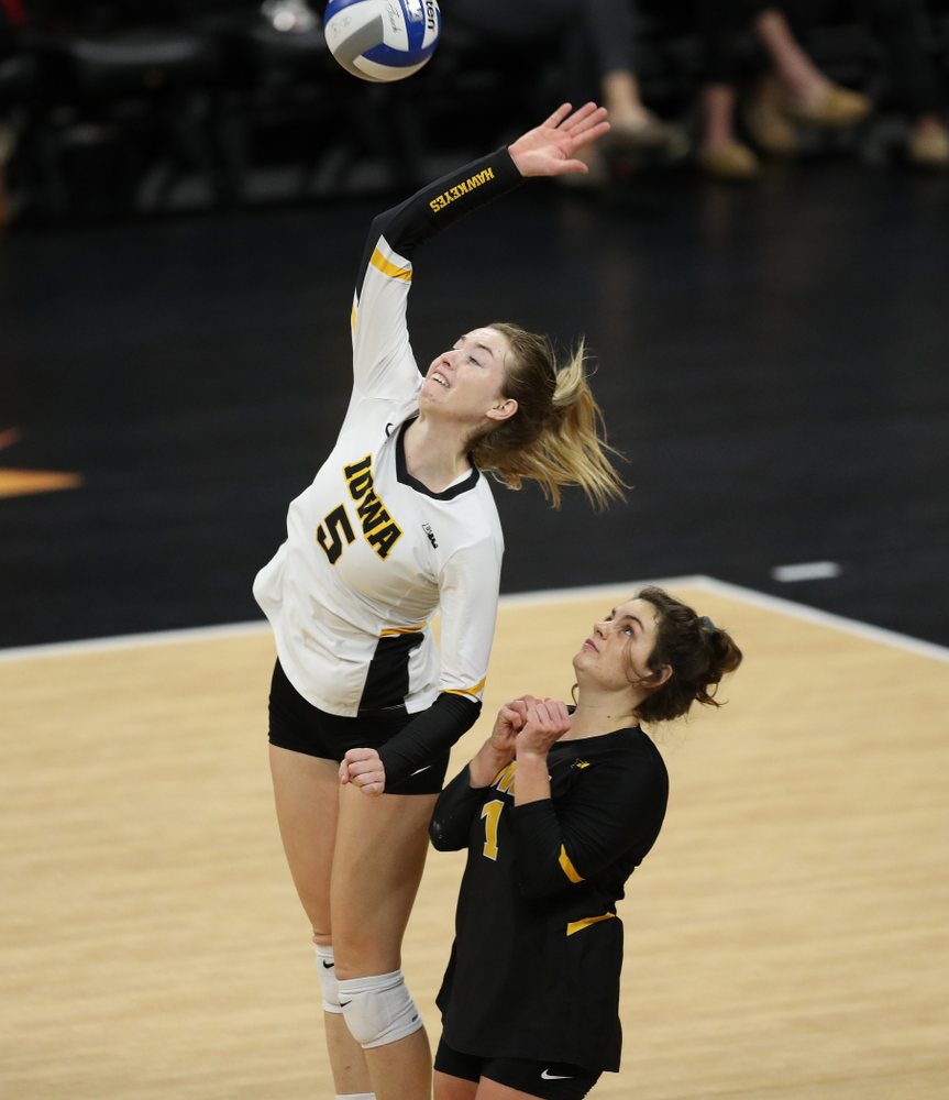 Iowa Hawkeyes outside hitter Meghan Buzzerio (5) against the Ohio State Buckeyes Saturday, November 24, 2018 at Carver-Hawkeye Arena. (Brian Ray/hawkeyesports.com)