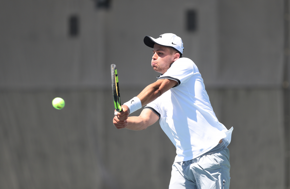 IowaÕs Will Davies against the Michigan Wolverines Sunday, April 21, 2019 at the Hawkeye Tennis and Recreation Complex. (Brian Ray/hawkeyesports.com)