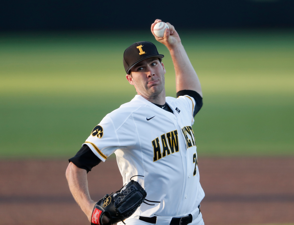 Iowa Hawkeyes pitcher Nick Allgeyer (24) against the Michigan Wolverines Friday, April 27, 2018 at Duane Banks Field in Iowa City. (Brian Ray/hawkeyesports.com)