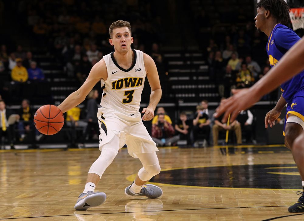 Iowa Hawkeyes guard Jordan Bohannon (3) against the UKMC Kangaroos in the 2K Empire Classic Thursday, November 8, 2018 at Carver-Hawkeye Arena. (Brian Ray/hawkeyesports.com)
