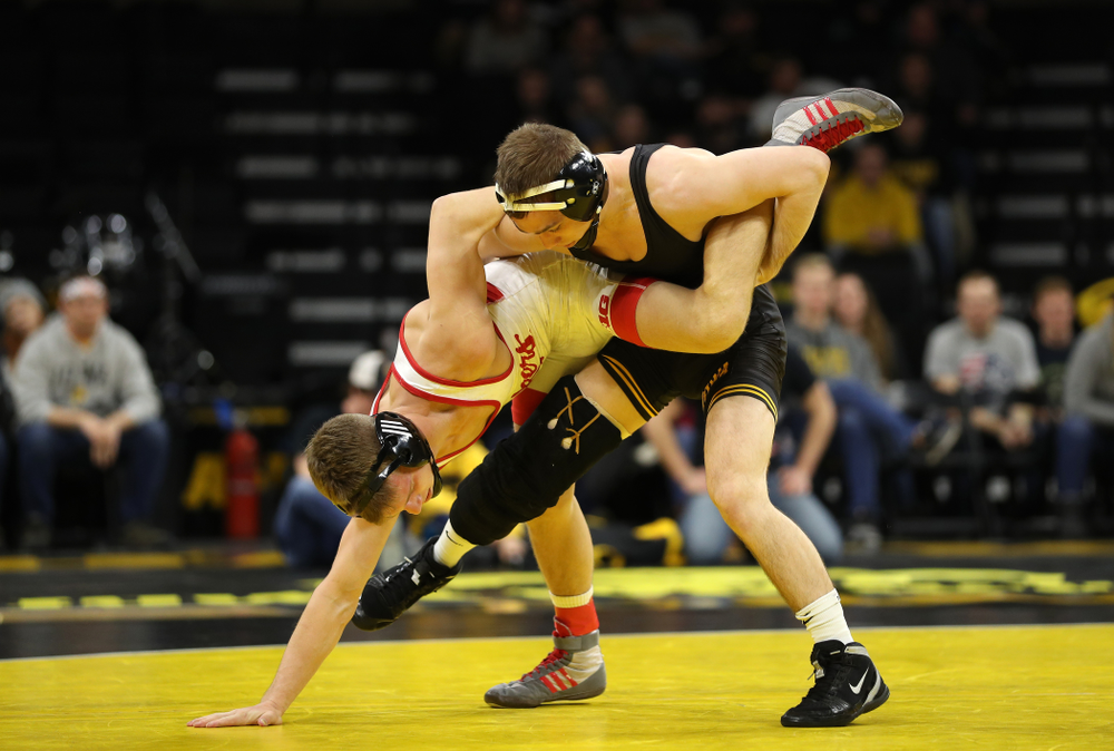 Iowa’s Spencer Lee wrestles Nebraska’s Alex Thomsen at 125 pounds Saturday, January 18, 2020 at Carver-Hawkeye Arena. Lee won the match with an 18-0 technical fall. (Brian Ray/hawkeyesports.com)