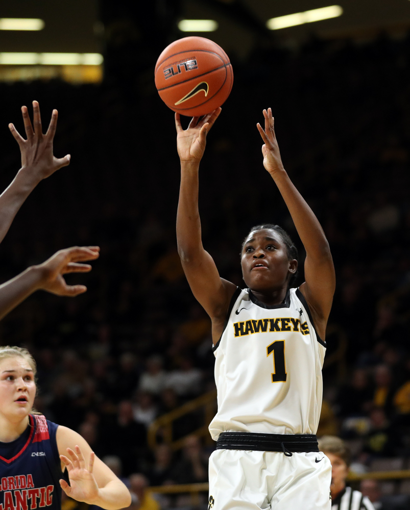 Iowa Hawkeyes guard Tomi Taiwo (1) against Florida Atlantic University Thursday, November 7, 2019 at Carver-Hawkeye Arena. (Brian Ray/hawkeyesports.com)