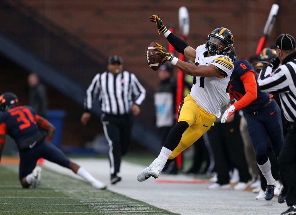 Iowa Hawkeyes tight end Noah Fant (87) against the Illinois Fighting Illini Saturday, November 17, 2018 at Memorial Stadium in Champaign, Ill. (Brian Ray/hawkeyesports.com)