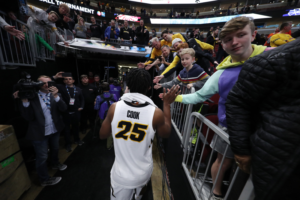 Iowa Hawkeyes forward Tyler Cook (25) against the Illinois Fighting Illini in the 2019 Big Ten Men's Basketball Tournament Thursday, March 14, 2019 at the United Center in Chicago. (Brian Ray/hawkeyesports.com)