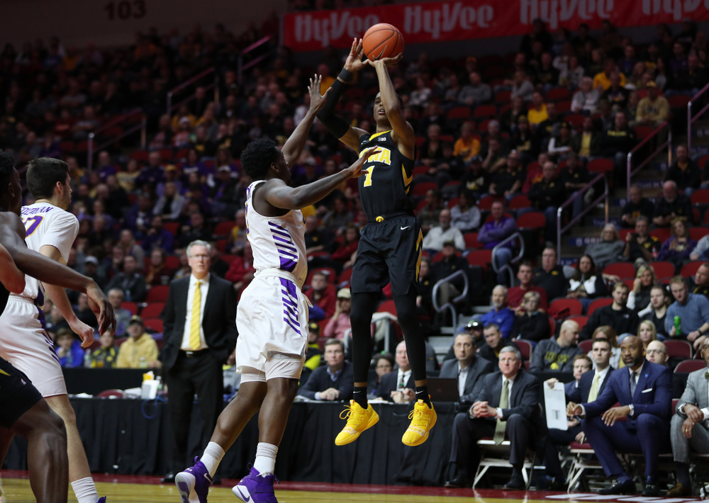 Iowa Hawkeyes guard Maishe Dailey (1) against the Northern Iowa Panthers in the Hy-Vee Classic Saturday, December 15, 2018 at Wells Fargo Arena in Des Moines. (Brian Ray/hawkeyesports.com)