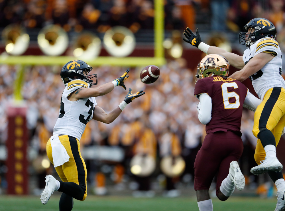 Iowa Hawkeyes defensive back Riley Moss (33) against the Minnesota Golden Gophers Saturday, October 6, 2018 at TCF Bank Stadium. (Brian Ray/hawkeyesports.com)