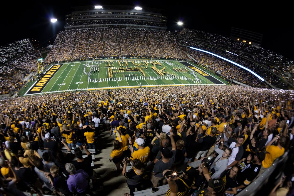Fans wave their cell phone lights as country artist Pat Green performs "Wave on Wave" during halftime of the Iowa Hawkeyes game against the Northern Iowa Panthers Saturday, September 15, 2018 at Kinnick Stadium. (Brian Ray/hawkeyesports.com)