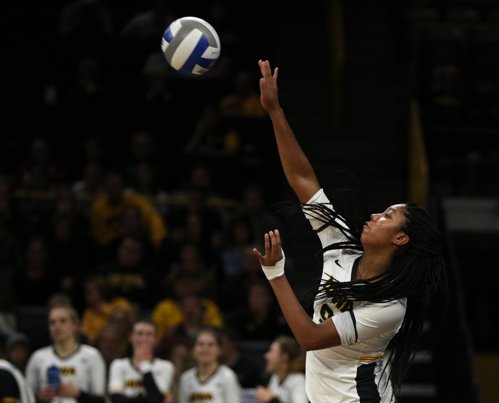 Iowa Hawkeyes middle blocker Amiya Jones (9) against the Ohio State Buckeyes Saturday, November 24, 2018 at Carver-Hawkeye Arena. (Brian Ray/hawkeyesports.com)