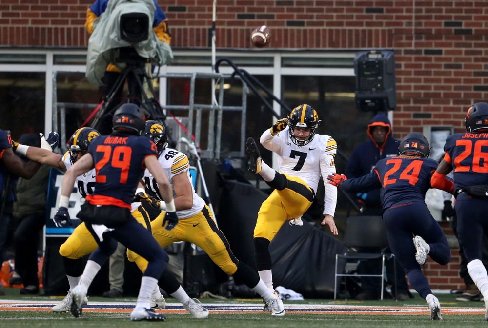 Iowa Hawkeyes punter Colten Rastetter (7) against the Illinois Fighting Illini Saturday, November 17, 2018 at Memorial Stadium in Champaign, Ill. (Brian Ray/hawkeyesports.com)