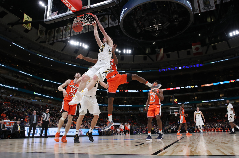 Iowa Hawkeyes guard Joe Wieskamp (10) against the Illinois Fighting Illini in the 2019 Big Ten Men's Basketball Tournament Thursday, March 14, 2019 at the United Center in Chicago. (Brian Ray/hawkeyesports.com)