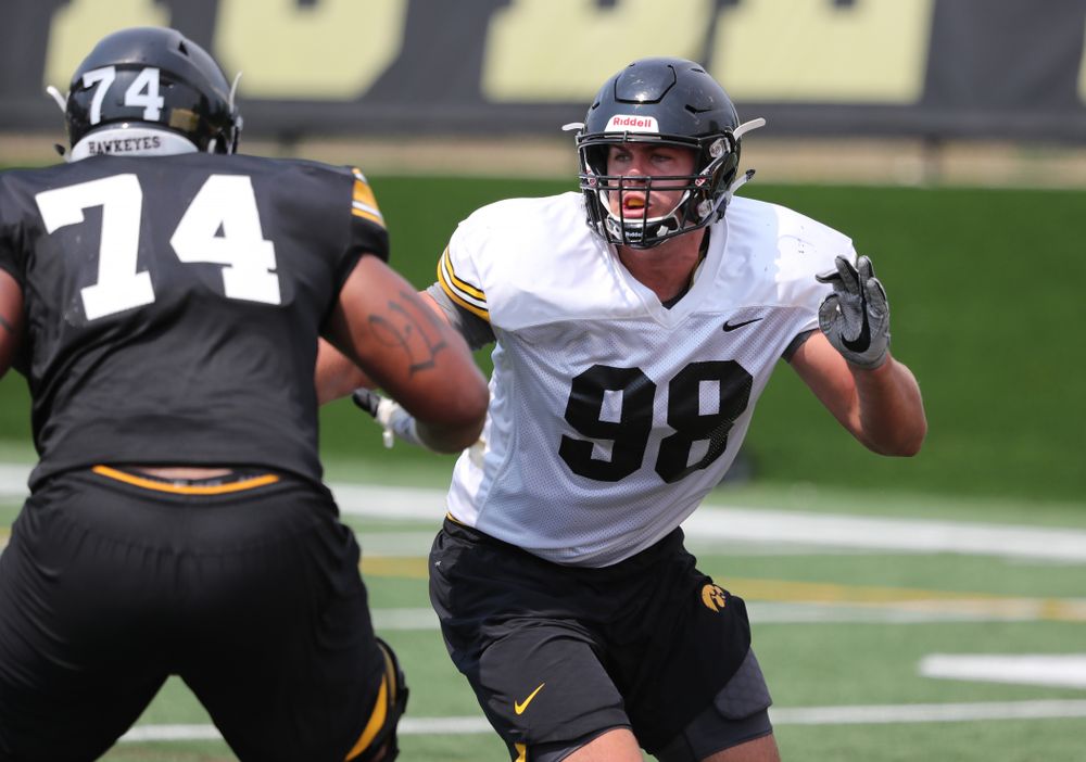 Iowa Hawkeyes defensive end Anthony Nelson (98) during the third practice of fall camp Sunday, August 5, 2018 at the Kenyon Football Practice Facility. (Brian Ray/hawkeyesports.com)