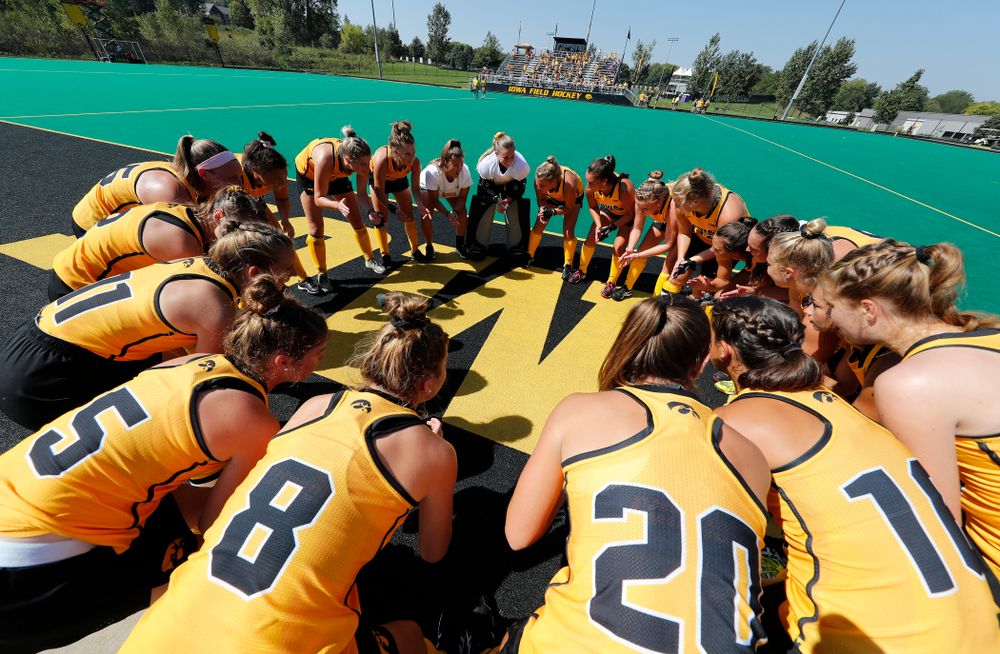 The Iowa Hawkeyes gather before their game against Indiana Sunday, September 16, 2018 at Grant Field. (Brian Ray/hawkeyesports.com)