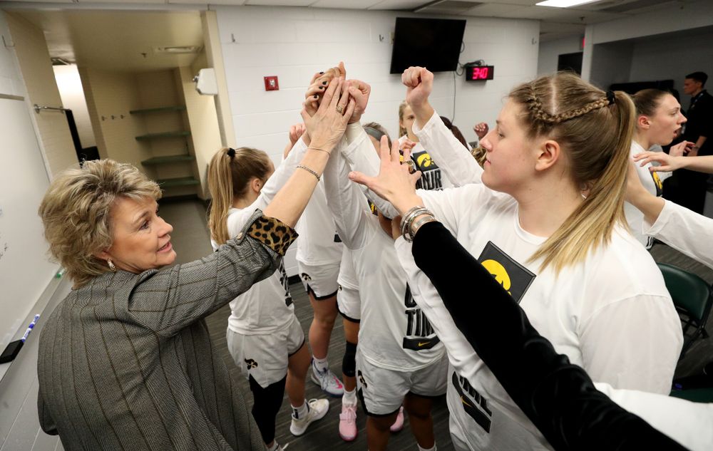 Iowa Hawkeyes head coach Lisa Bluder against Ohio State in the quarterfinals of the Big Ten Basketball Tournament Friday, March 6, 2020 at Bankers Life Fieldhouse in Indianapolis. (Brian Ray/hawkeyesports.com)