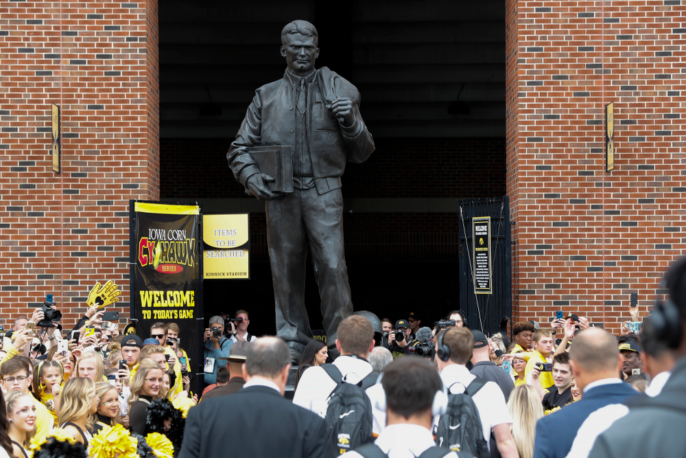 The Iowa Hawkeyes arrive for their game against the Iowa State Cyclones Saturday, September 8, 2018 at Kinnick Stadium. (Brian Ray/hawkeyesports.com)