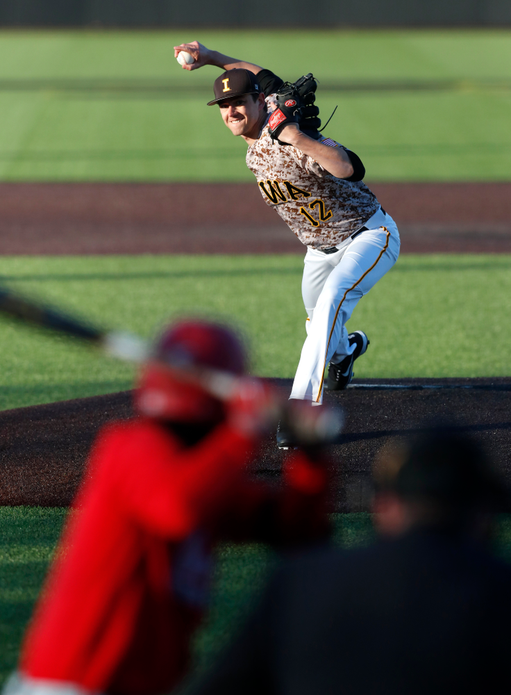 Iowa Hawkeyes pitcher Nick Nelsen (12) against the Ohio State Buckeyes Saturday, April 7, 2018 at Duane Banks Field. (Brian Ray/hawkeyesports.com)