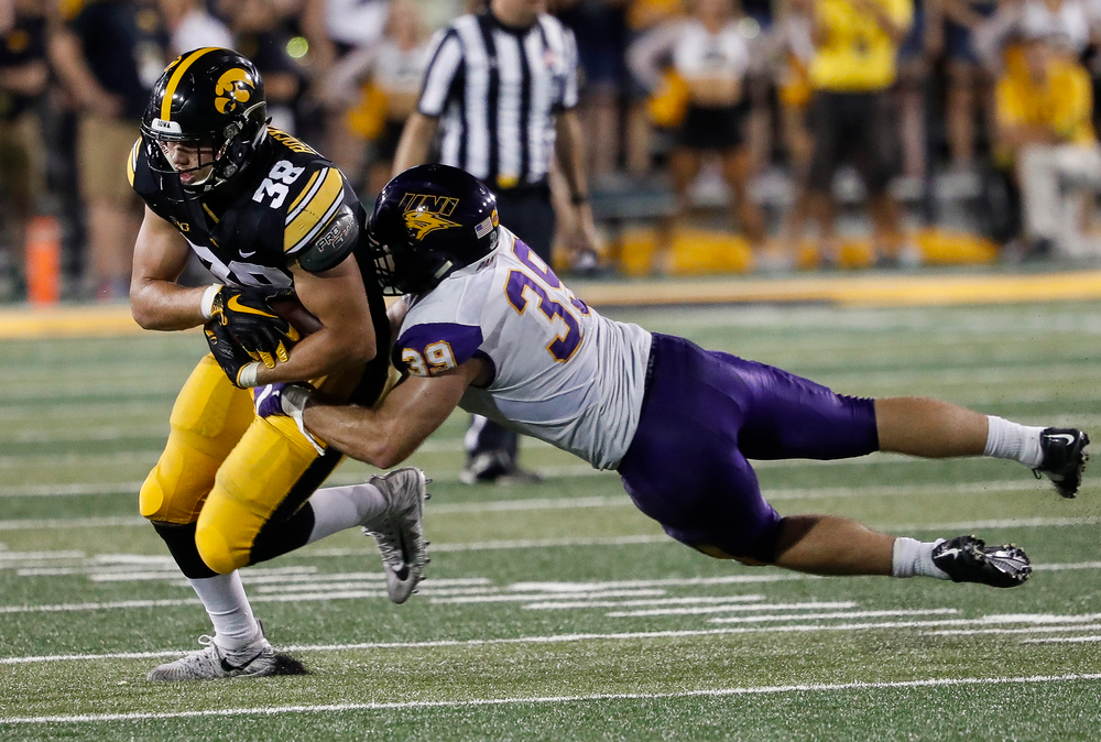Iowa Hawkeyes tight end T.J. Hockenson (38) makes a reception during a game against Northern Iowa at Kinnick Stadium on September 15, 2018. (Tork Mason/hawkeyesports.com)