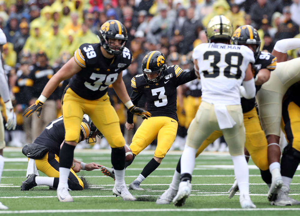 Iowa Hawkeyes place kicker Keith Duncan (3) against the Purdue Boilermakers Saturday, October 19, 2019 at Kinnick Stadium. (Brian Ray/hawkeyesports.com)