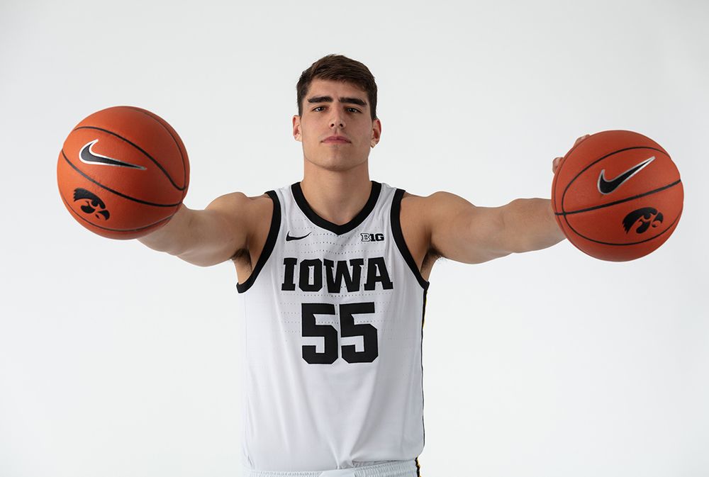 Luka Garza - Luka Garza Becomes Iowa Basketball S All Time ...